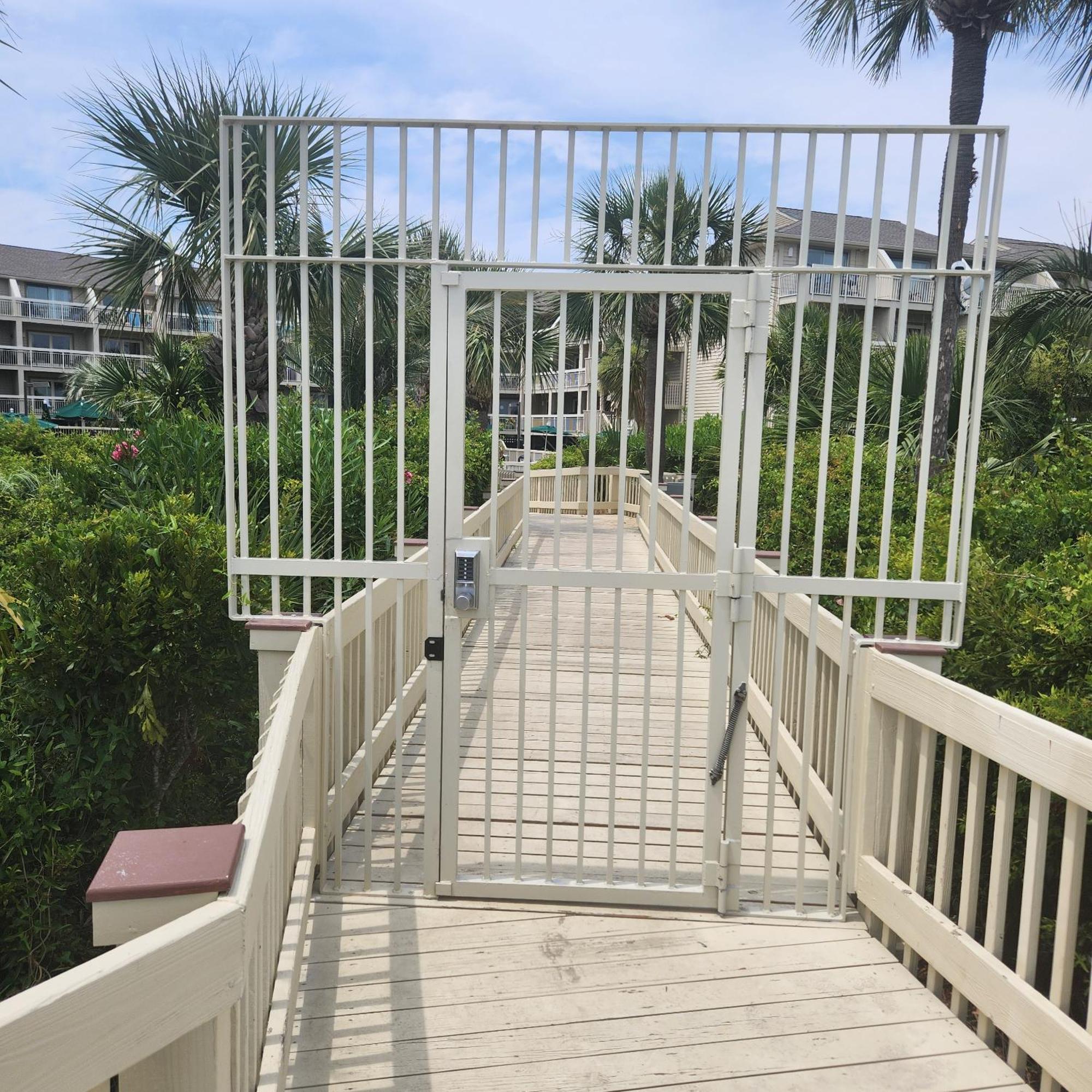 The Breakers #220 Beach Condo, Beautiful Ocean View At Coligny Beach, 4 N Forest Beach Drive Hilton Head, Walk To All Shops Restaurants, Renovated Jan 2024, Vacation Rental Hhi Llc Hilton Head Island Camera foto